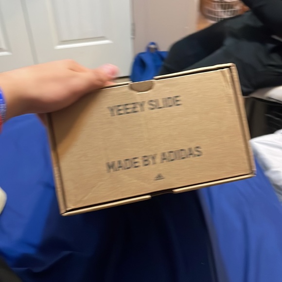 yeezy slides size 9.5 men slightly worn - Picture 3 of 3